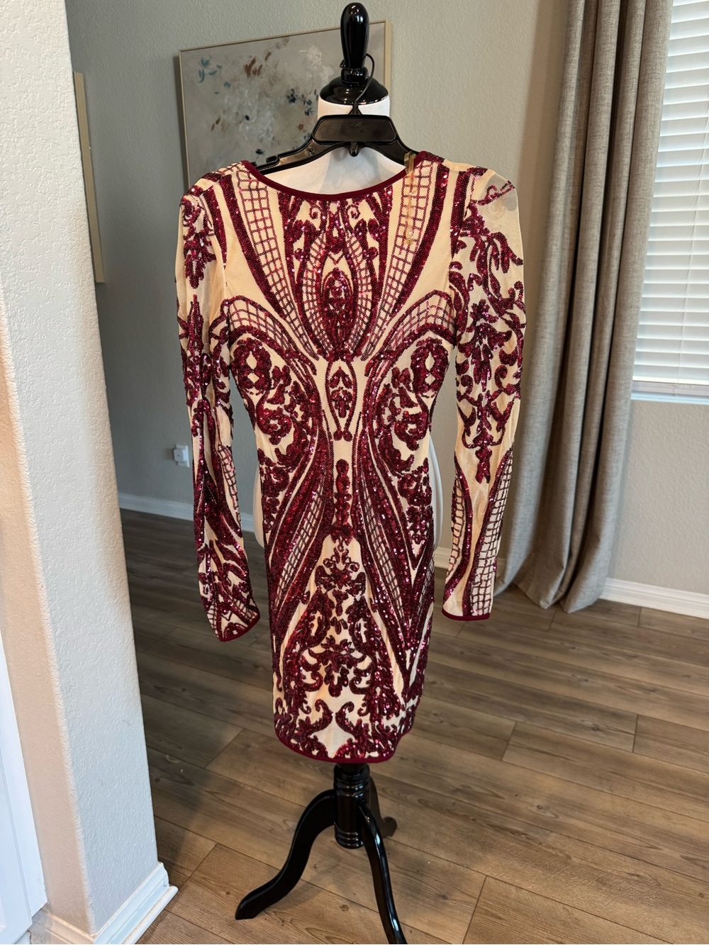 New windsor womens size Small Long-Sleeve Cocktail Dress in Ivory and Burgundy